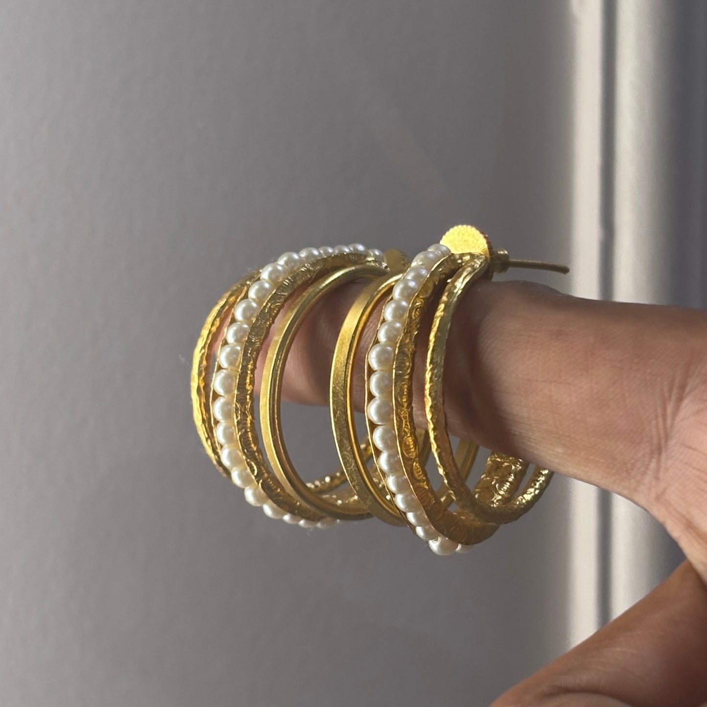 Aura Pearl brass hoop earrings