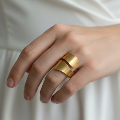 Glam Janet Brass ring