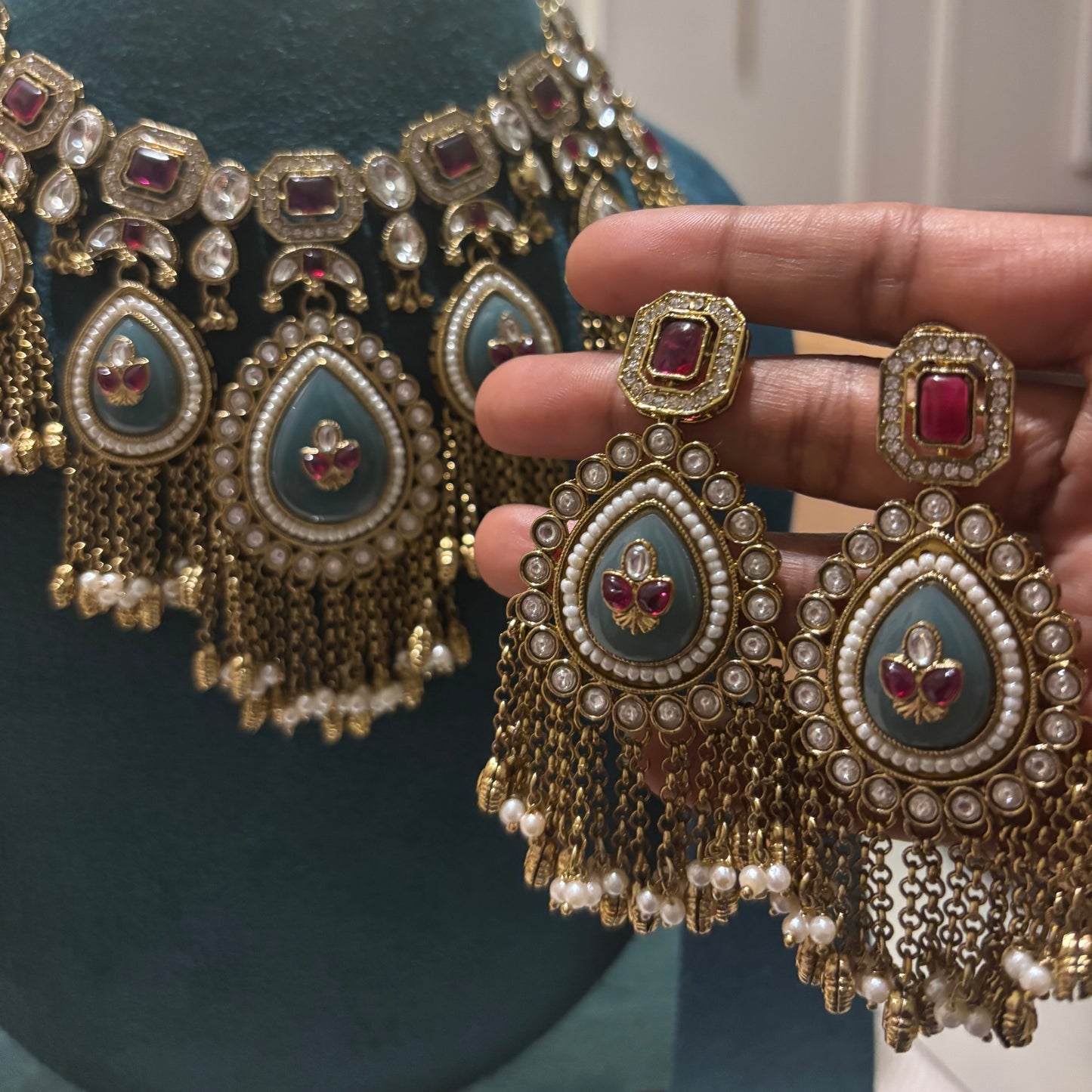 Roopas Necklace Set